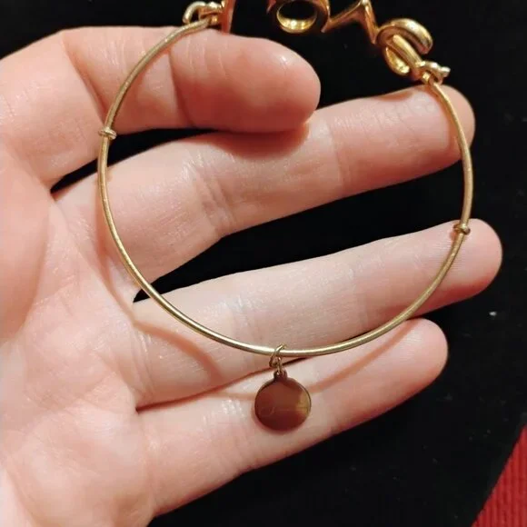 Openable "Love" bangle bracelet - Picture 3 of 4